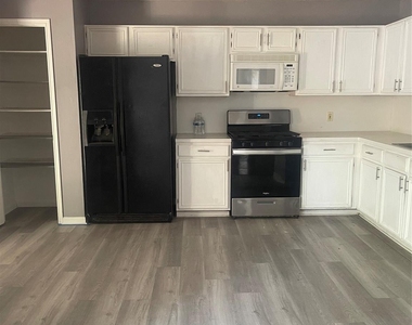 6406 Bayou Crest Drive - Photo Thumbnail 15