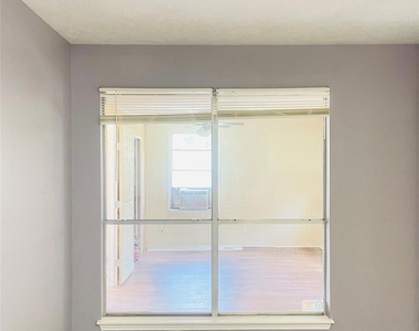 6406 Bayou Crest Drive - Photo Thumbnail 13