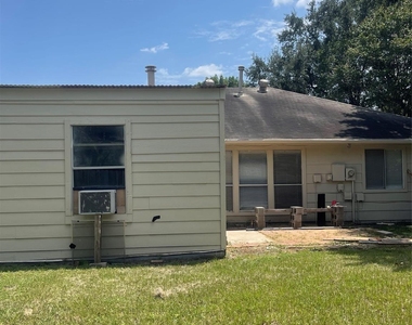 6406 Bayou Crest Drive - Photo Thumbnail 17