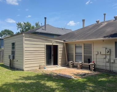 6406 Bayou Crest Drive - Photo Thumbnail 16
