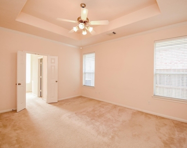 10727 Gilford Crest Drive - Photo Thumbnail 32