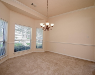 10727 Gilford Crest Drive - Photo Thumbnail 5
