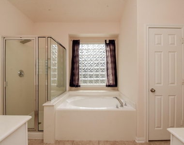 10727 Gilford Crest Drive - Photo Thumbnail 21