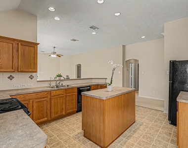 16011 Belleshire Glen Lane - Photo Thumbnail 8