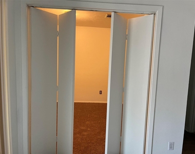 616-a Normal Park Drive - Photo Thumbnail 9
