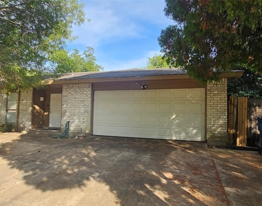 15303 Gran Vista Drive - Photo Thumbnail 2