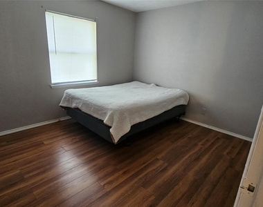 15303 Gran Vista Drive - Photo Thumbnail 3