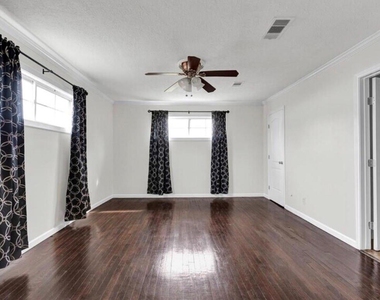 6009 Maple Street - Photo Thumbnail 4