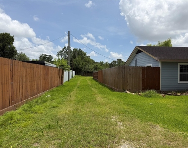 6009 Maple Street - Photo Thumbnail 17