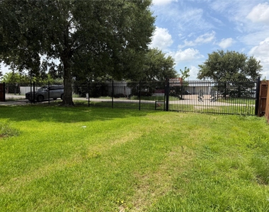 6009 Maple Street - Photo Thumbnail 18
