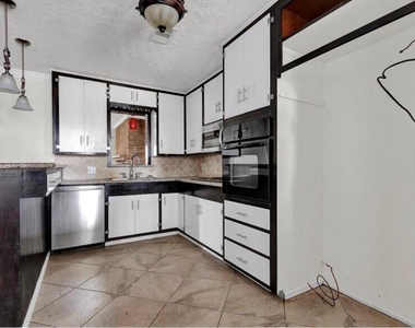 6009 Maple Street - Photo Thumbnail 6