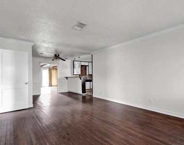 6009 Maple Street - Photo Thumbnail 1
