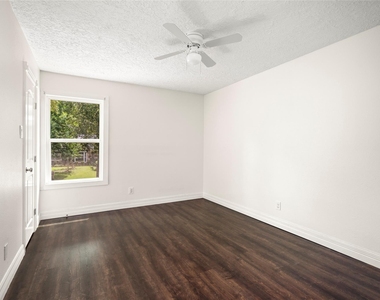 560 Landfall Lane - Photo Thumbnail 29