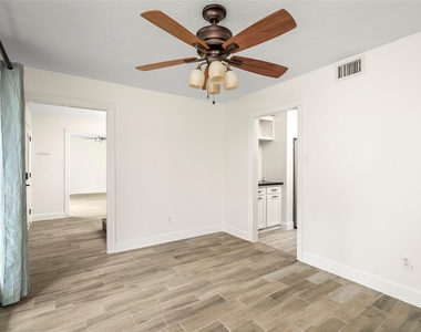 560 Landfall Lane - Photo Thumbnail 25