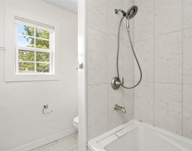 560 Landfall Lane - Photo Thumbnail 31