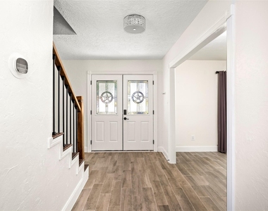 560 Landfall Lane - Photo Thumbnail 9