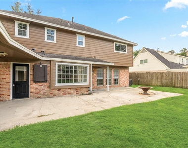560 Landfall Lane - Photo Thumbnail 38