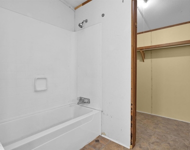 1001 County Line Road B Road - Photo Thumbnail 7