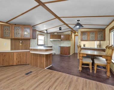 1001 County Line Road B Road - Photo Thumbnail 4