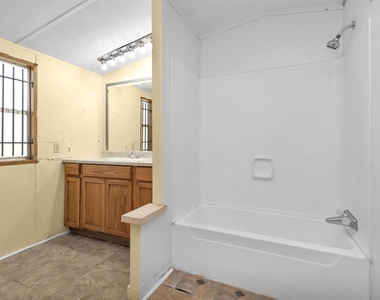 1001 County Line Road B Road - Photo Thumbnail 11