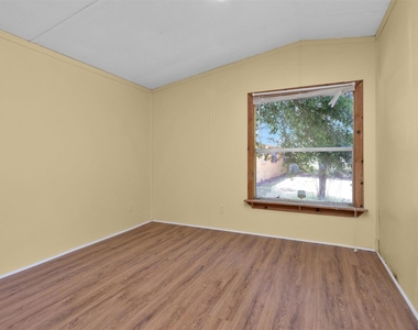 1001 County Line Road B Road - Photo Thumbnail 6