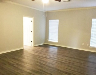 3506 Pine Tree Drive - Photo Thumbnail 9