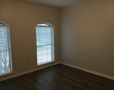 3506 Pine Tree Drive - Photo Thumbnail 16