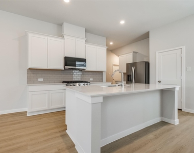 12534 Nueces River Drive - Photo Thumbnail 7