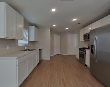18613 Rosehill Prairie Drive - Photo Thumbnail 6