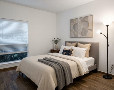 2300 Augusta Drive - Photo Thumbnail 7