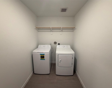 16815 Spotted Oak Drive - Photo Thumbnail 25