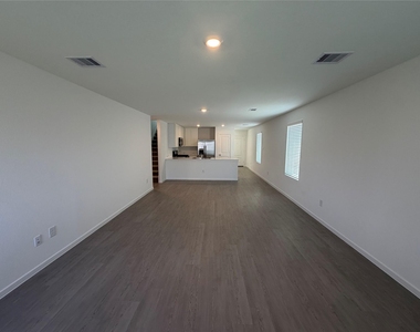 16815 Spotted Oak Drive - Photo Thumbnail 15