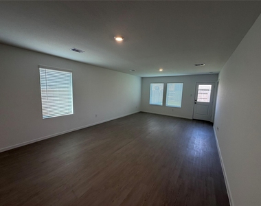16815 Spotted Oak Drive - Photo Thumbnail 13