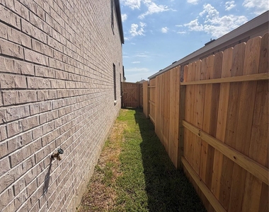 16815 Spotted Oak Drive - Photo Thumbnail 22