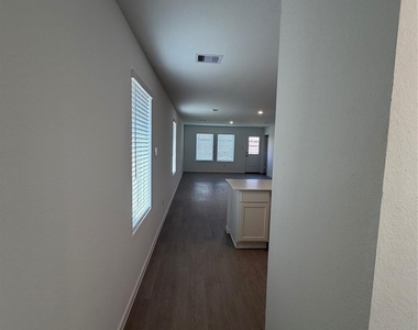 16815 Spotted Oak Drive - Photo Thumbnail 7