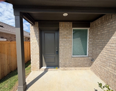 16815 Spotted Oak Drive - Photo Thumbnail 4
