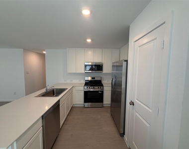 16815 Spotted Oak Drive - Photo Thumbnail 8