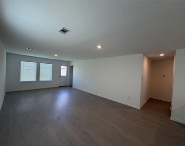 16815 Spotted Oak Drive - Photo Thumbnail 14
