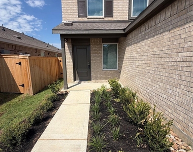 16815 Spotted Oak Drive - Photo Thumbnail 3