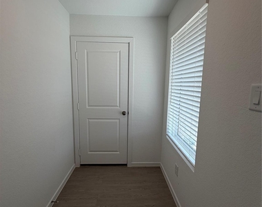 16815 Spotted Oak Drive - Photo Thumbnail 6