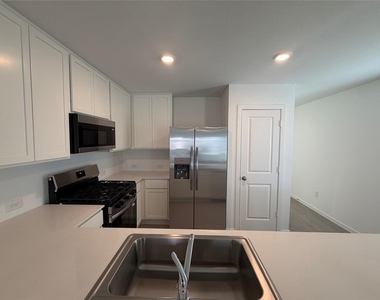 16815 Spotted Oak Drive - Photo Thumbnail 11