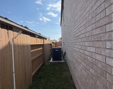 16815 Spotted Oak Drive - Photo Thumbnail 20