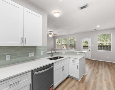 211 N Burberry Park Circle - Photo Thumbnail 12