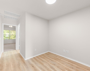 211 N Burberry Park Circle - Photo Thumbnail 26