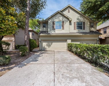 211 N Burberry Park Circle - Photo Thumbnail 3