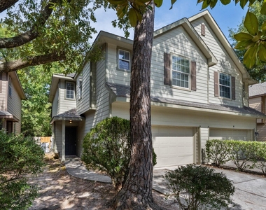 211 N Burberry Park Circle - Photo Thumbnail 4