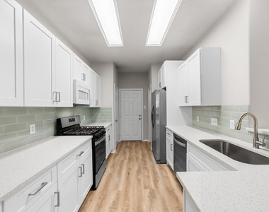 211 N Burberry Park Circle - Photo Thumbnail 8