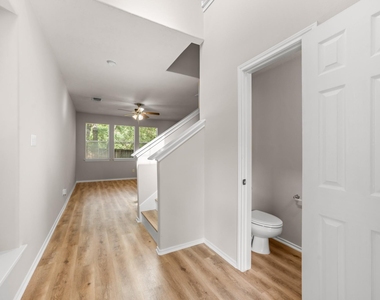211 N Burberry Park Circle - Photo Thumbnail 13