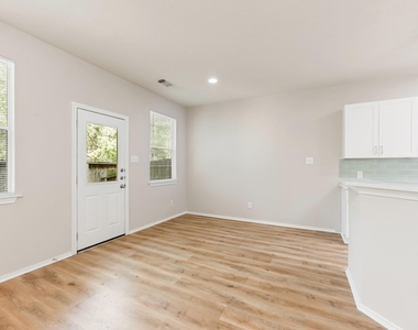 211 N Burberry Park Circle - Photo Thumbnail 21
