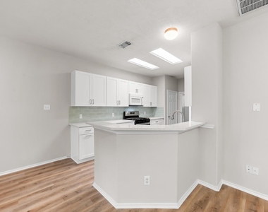 211 N Burberry Park Circle - Photo Thumbnail 6